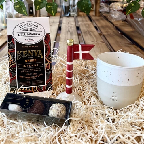 Gavekurv til to med hjerte kopper