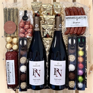 Gavekurv med rødvin og pølser