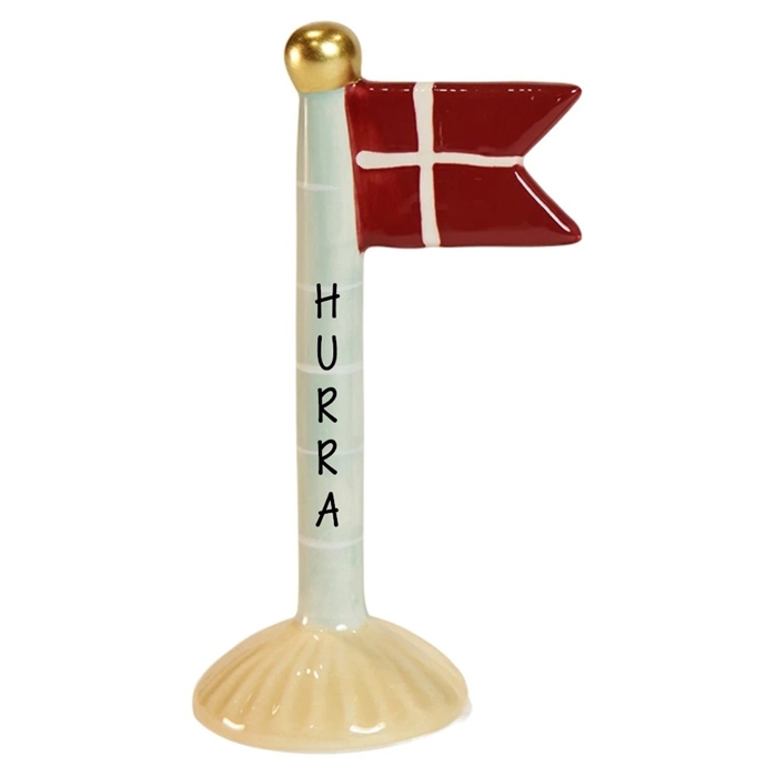 Dekorativt dansk keramisk flag med gylden top og "HURRA" på stangen, lys gul bund.
