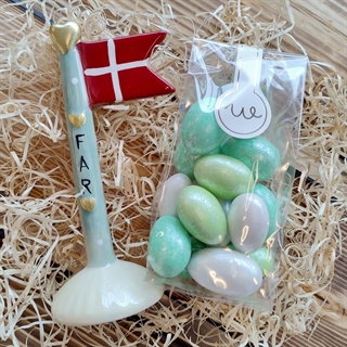 Lille gave med Far flag og chokolade