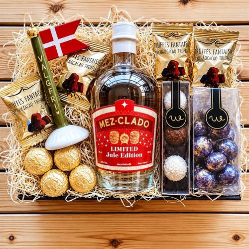Gavekurv med 50 CL Rom og keramik flag m/ valgfri tekst