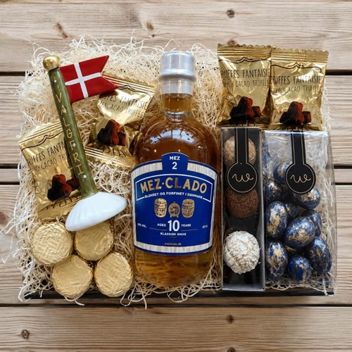 Gavekurv med 25 CL Rom og keramik flag m/ valgfri tekst