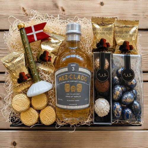 Gavekurv med 25 CL Rom og keramik flag m/ valgfri tekst