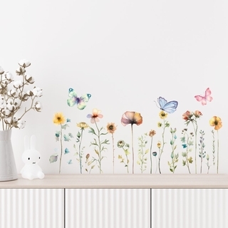 Smuk wallsticker med blomster eng og sommerfugle