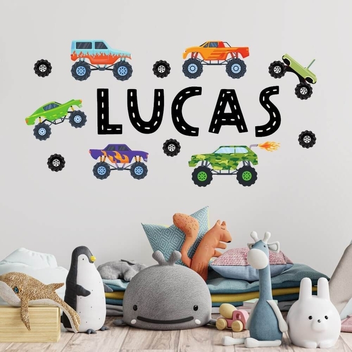 Wallsticker med eget navn og monsters trucks