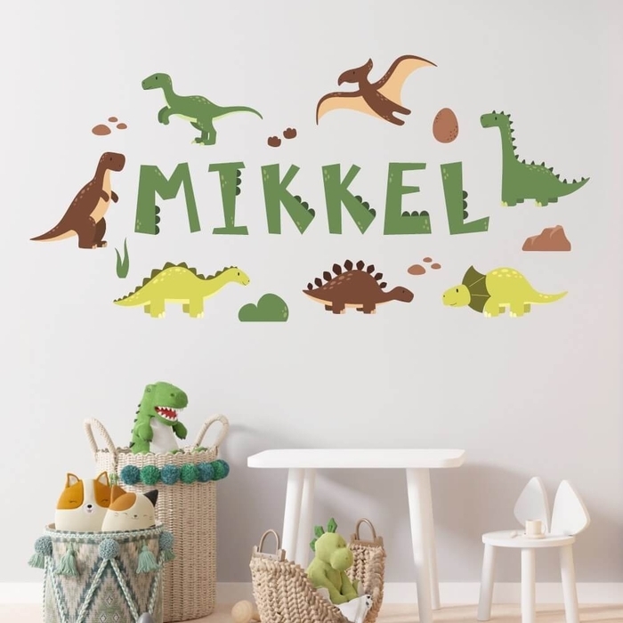 Wallsticker med eget navn og mange forskellige dinosaurer